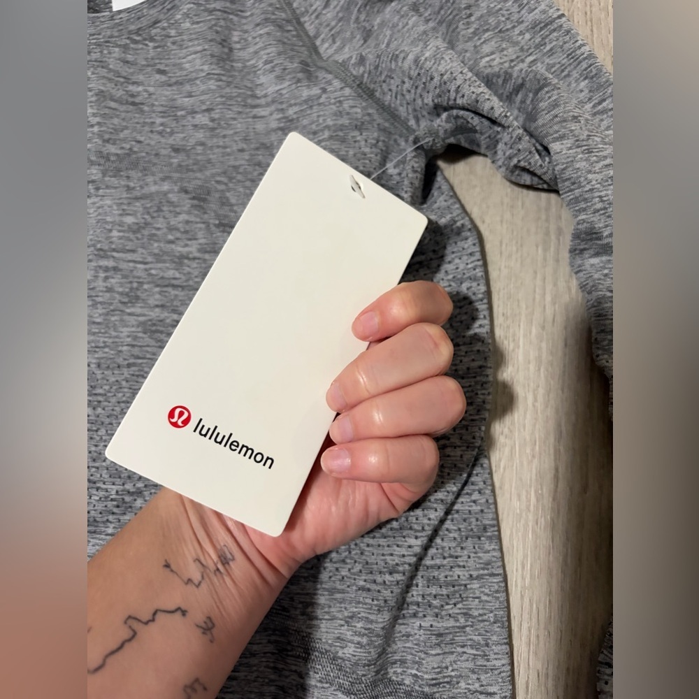 NWT Lululemon Swiftly - Picture 4 of 6